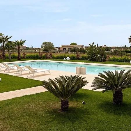 Paradiso With Private Pool, Bbq Area, Huge Garden And Free Parking Lägenhet *